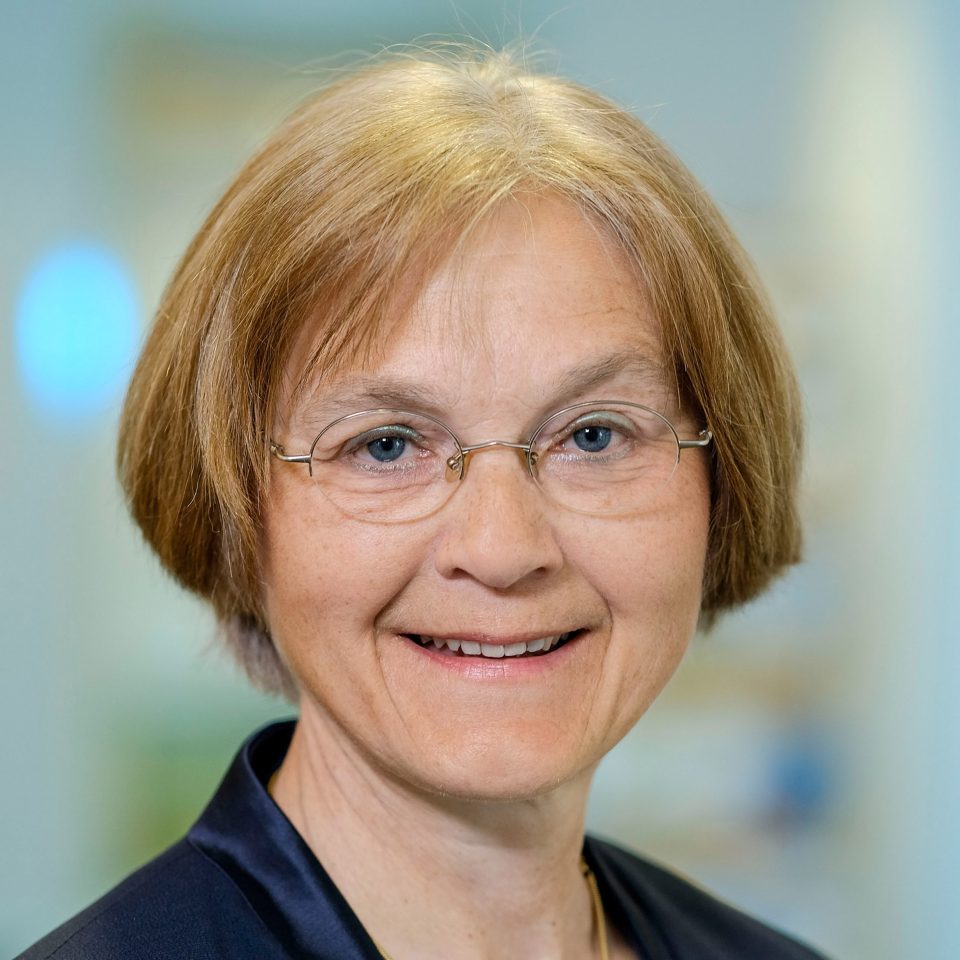 Bild von der Theologin Ulrike Koertge - Leiterin und Geschaeftsfuehrerin der EEB Niedersachsen - nbeb