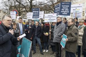 Erwachsenenbildung ist MehrWERT und demonstriert dies vor dem niedersächsischen Landtag - Nbeb